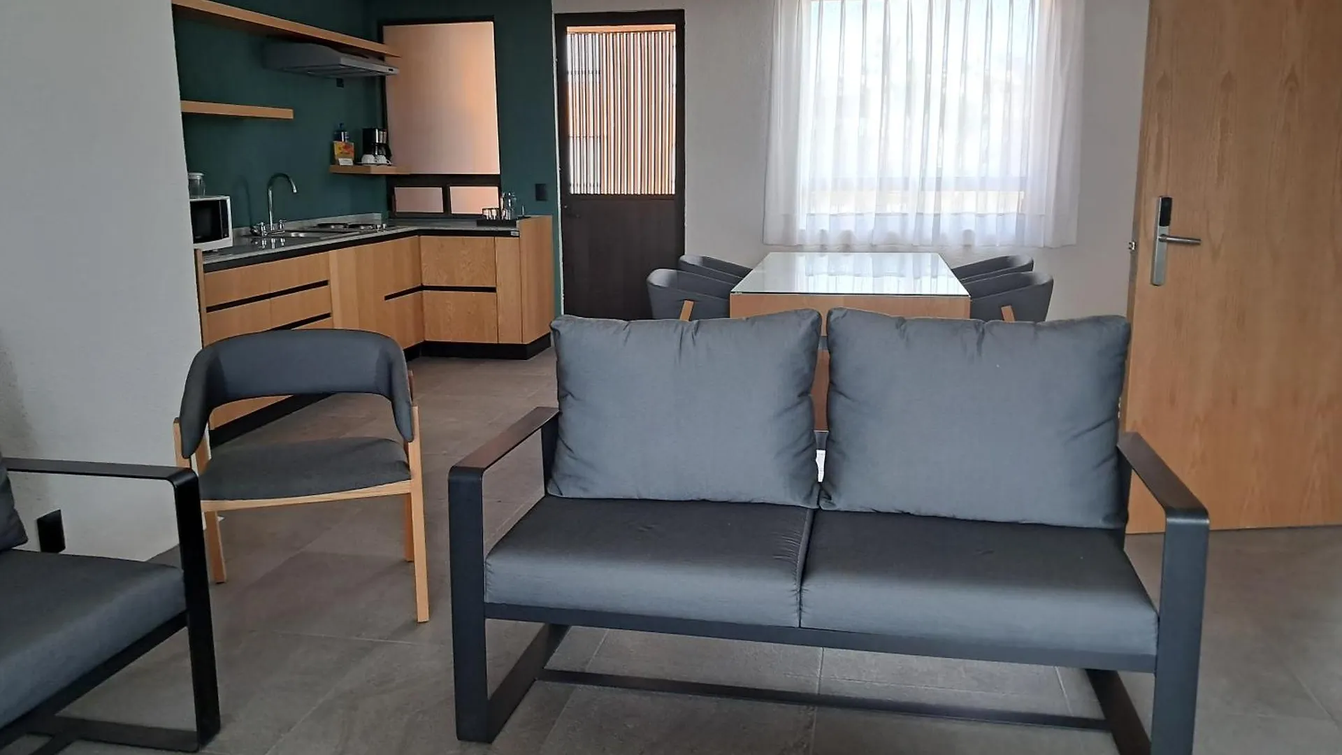 Sunny Beach Suites Cabo San Lucas Hotel apartamentowy