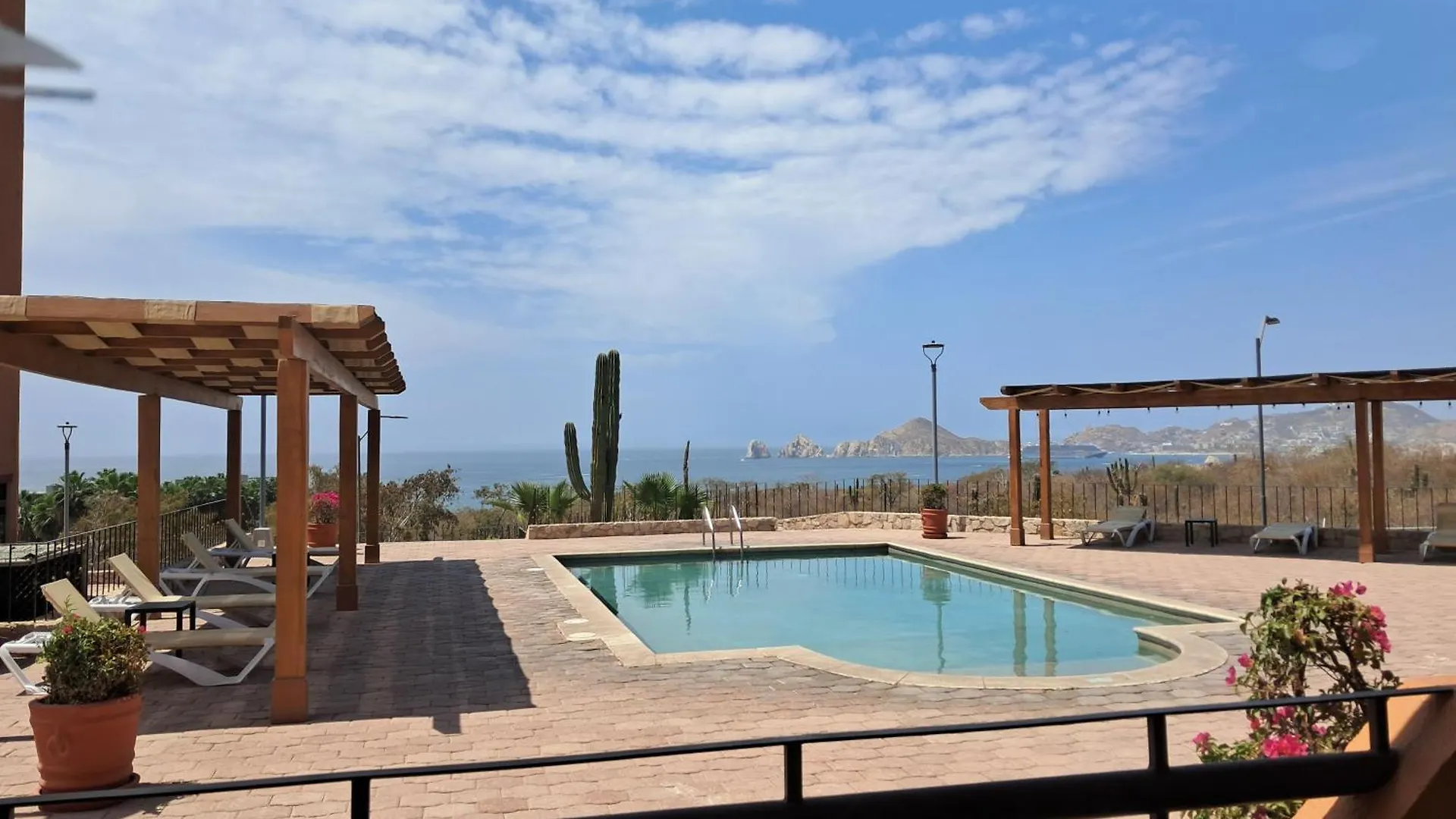 Sunny Beach Suites Cabo San Lucas Hotel apartamentowy